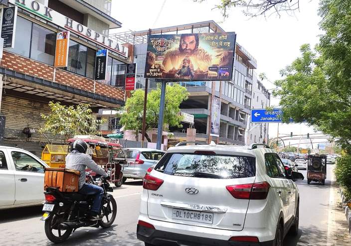 Unipole at Jwala Heri Nr Kalyan Jewellers, Jwala Heri towards Janakpuri Dist. Centre, New Delhi photo 1
