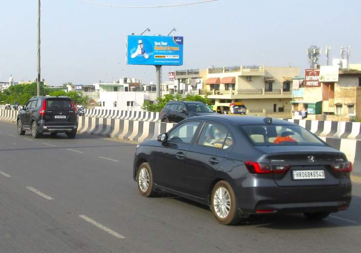 Unipole at Outer Ring Road Vikaspuri Flyover-1a, Janakpuri towards Peeragarhi, New Delhi photo 1