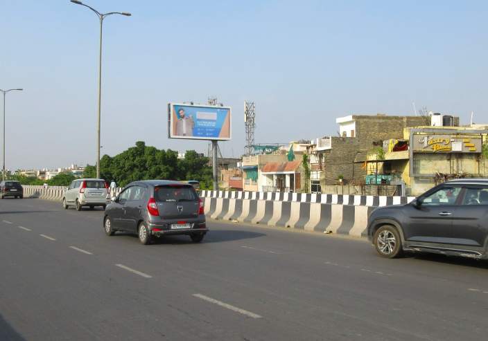 Unipole at Outer Ring Road Vikaspuri Flyover-2a, Janakpuri towards Peeragarhi, New Delhi photo 1