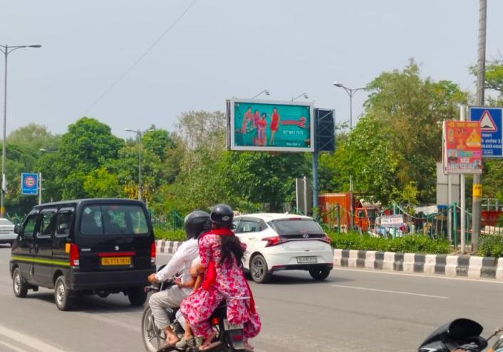 Unipole at Outer Ring Road -nr Janakpuri Dist. Centre, Janakpuri towards Peeragarhi, New Delhi photo 1