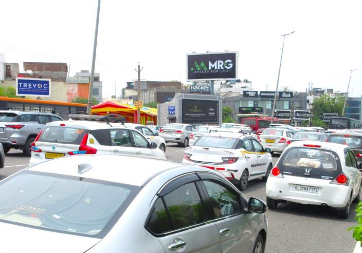 Unipole at Mahipalpur NH-8, Delhi towards Gurgaon, New Delhi - Position 1 photo 1
