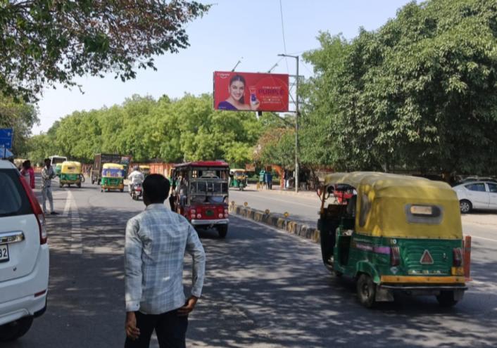 Unipole at Civil Lines, Kashmere Gate towards Model Town, New Delhi photo 1