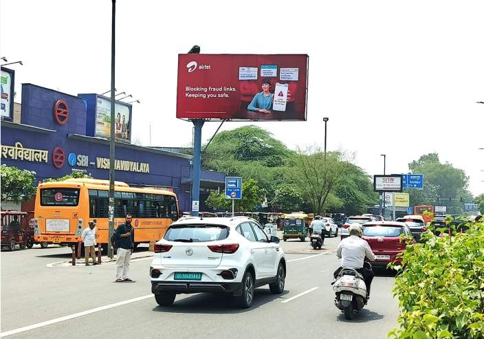 Unipole at Vishwavidyalaya Metro Station, Vidhan Sabha towards Kingsway Camp, New Delhi photo 1