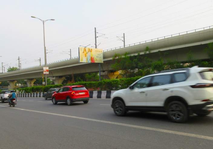 Unipole at Keshav Puram near Prembaripull, NSP towards Inderlok, New Delhi photo 1