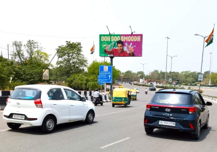 Unipole at Prembari Pull 03, Inderlok towards NSP, New Delhi photo 1