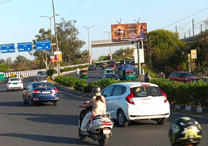 Unipole at Prembari Pull 03, NSP towards Inderlok, New Delhi photo 1