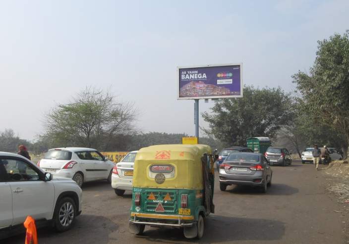Unipole at Rohini Sector-32 Samrat Ashok Chowk, Madhuban Chowk towards Rohini Heliport, New Delhi photo 1
