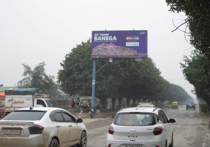 Unipole at Rohini Sector 37 opposite Heliport, Madhuban Chowk towards Rohini Heliport, New Delhi photo 1