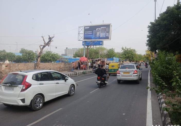 Unipole at Infront of Park Plaza Cbd Ground Shahdara, Vishwas Nagar towards Anand Vihar, New Delhi photo 1