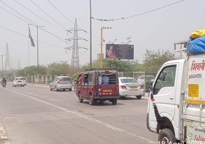 Unipole at Wazirabad Road -1a, Bhajanpura towards Wazirabad, New Delhi photo 1