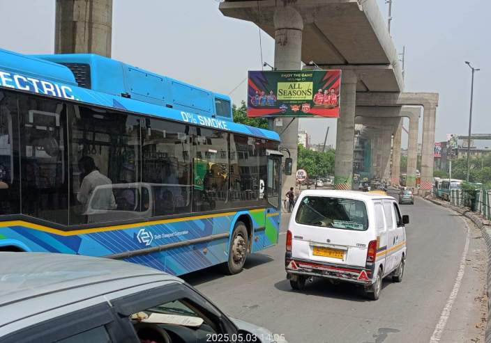 Unipole at On Khajuri Flyover-4, Signature Bridge towards Yamuna Vihar, New Delhi photo 1