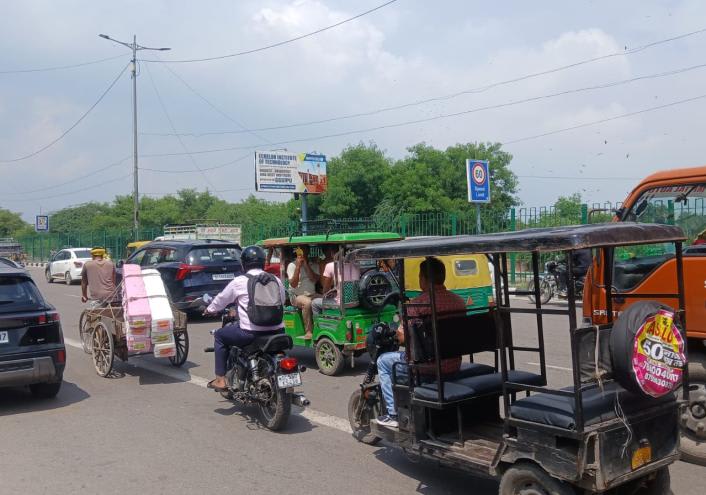 Unipole at Opposite. Shastri Park Metro Depot, Dilshad Garden towards ISBT, New Delhi photo 1