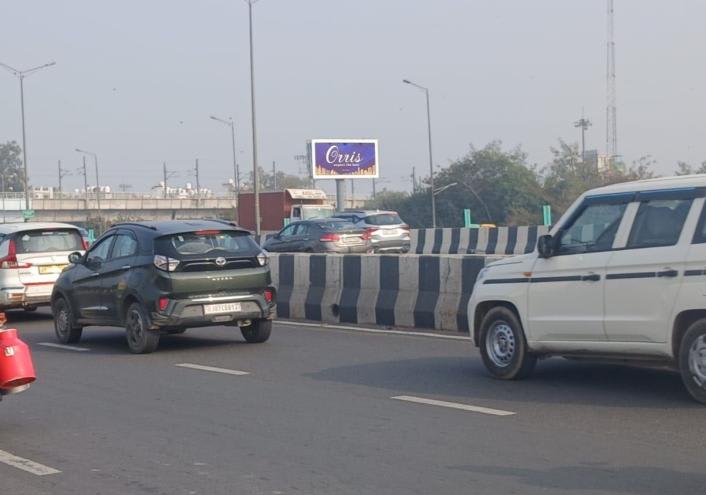 Unipole at NH-24, Delhi towards Ghaziabad, New Delhi - Position 1 photo 1