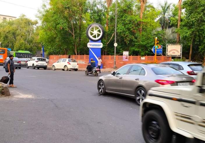 Unipole at Smart Signage- Karol Bagh Round About-04, Patel Nagar towards Cp, New Delhi photo 1