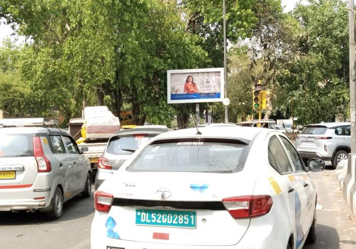 Unipole at Smart Signage- Jhandewalan Round About-02, Panchkuian Road towards Karol Bagh, New Delhi photo 1