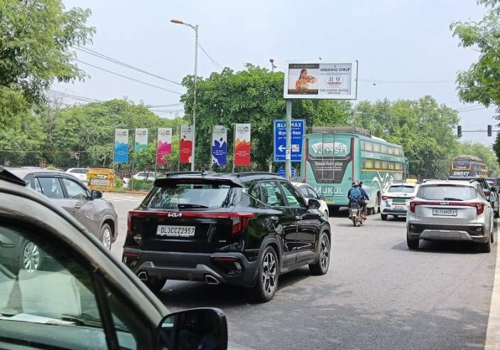 Unipole at Ridge Road -mu-6, Dhaula Kuan towards Karol Bagh, New Delhi photo 1