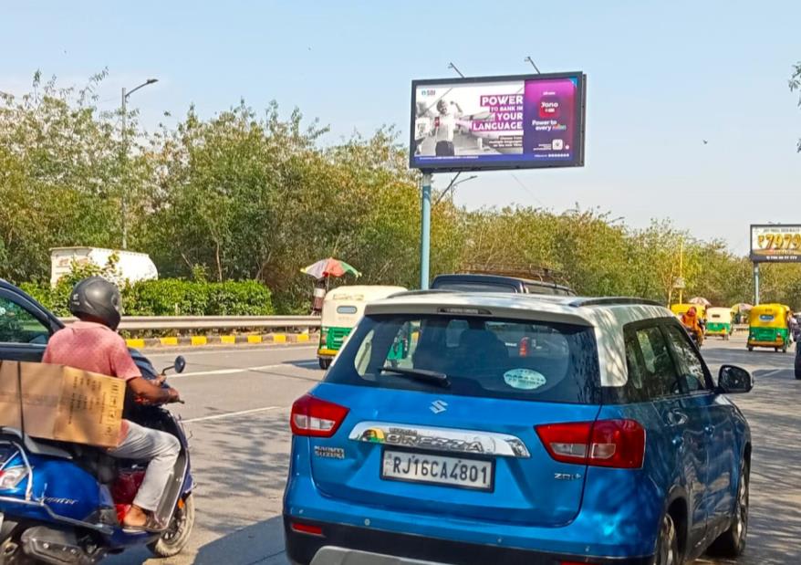 Unipole at Outer Ring Road Nr Red Fort -1, ISBT Kashmere Gate towards Laxmi Nagar/ Noida & Ashram, New Delhi photo 1