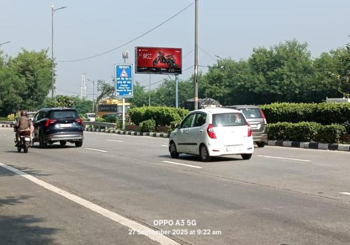 Unipole at Outer Ring Road Nr Red Fort -1 A, Laxmi Nagar/ Noida & Ashram towards ISBT Kashmere Gate, New Delhi photo 1