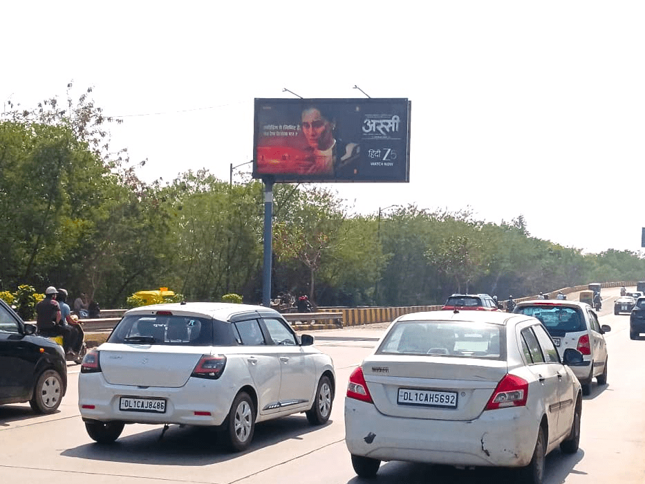 Unipole at Outer Ring Road Nr Red Fort -2, ISBT Kashmere Gate towards Laxmi Nagar/ Noida & Ashram, New Delhi photo 1