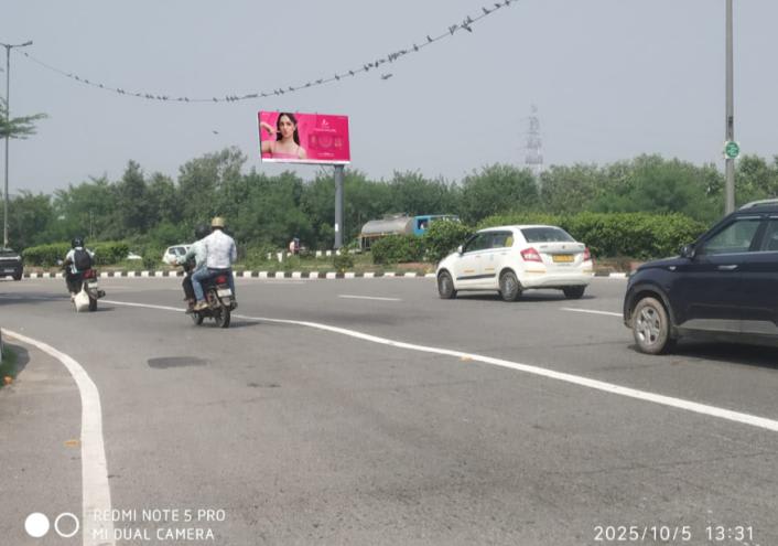 Unipole at Outer Ring Road Nr Red Fort -3 A, Laxmi Nagar/ Noida & Ashram towards ISBT Kashmere Gate, New Delhi photo 1