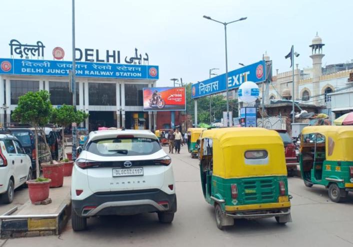 Unipole at Old Delhi Railway Station, Entrance from Chandni Chowk, New Delhi photo 1