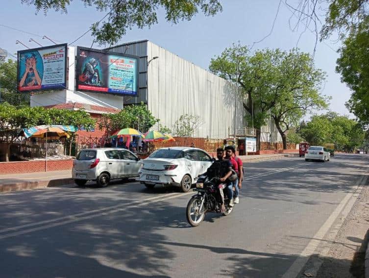 Metro Panel at Vishwa Vidyalaya, Model Town towards Kamla Nagar, New Delhi - Position 2 photo 1