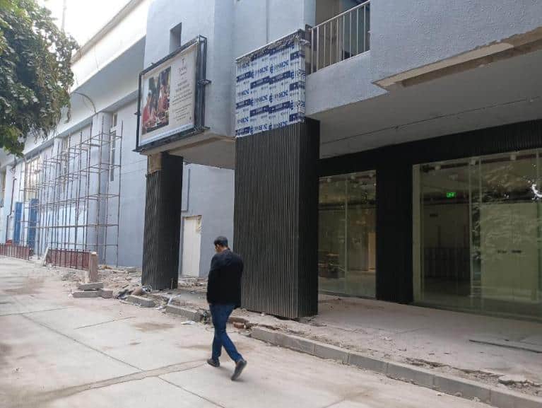 Metro Panel at Mayur Vihar Extension, Mayur Vihar Extn. Metro Station Main Road Facing, New Delhi - Position 2 photo 1