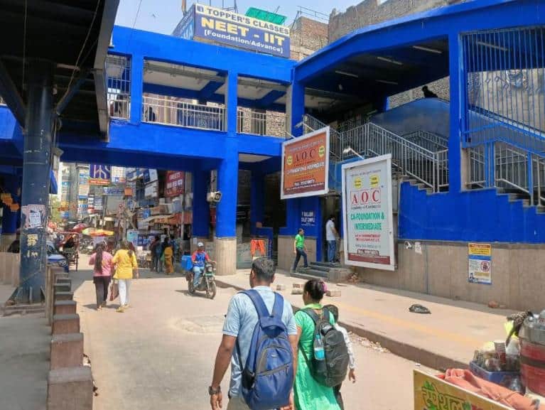 Metro Panel at Laxmi Nagar, Ito towards Nirman Vihar, New Delhi - Position 2 photo 1