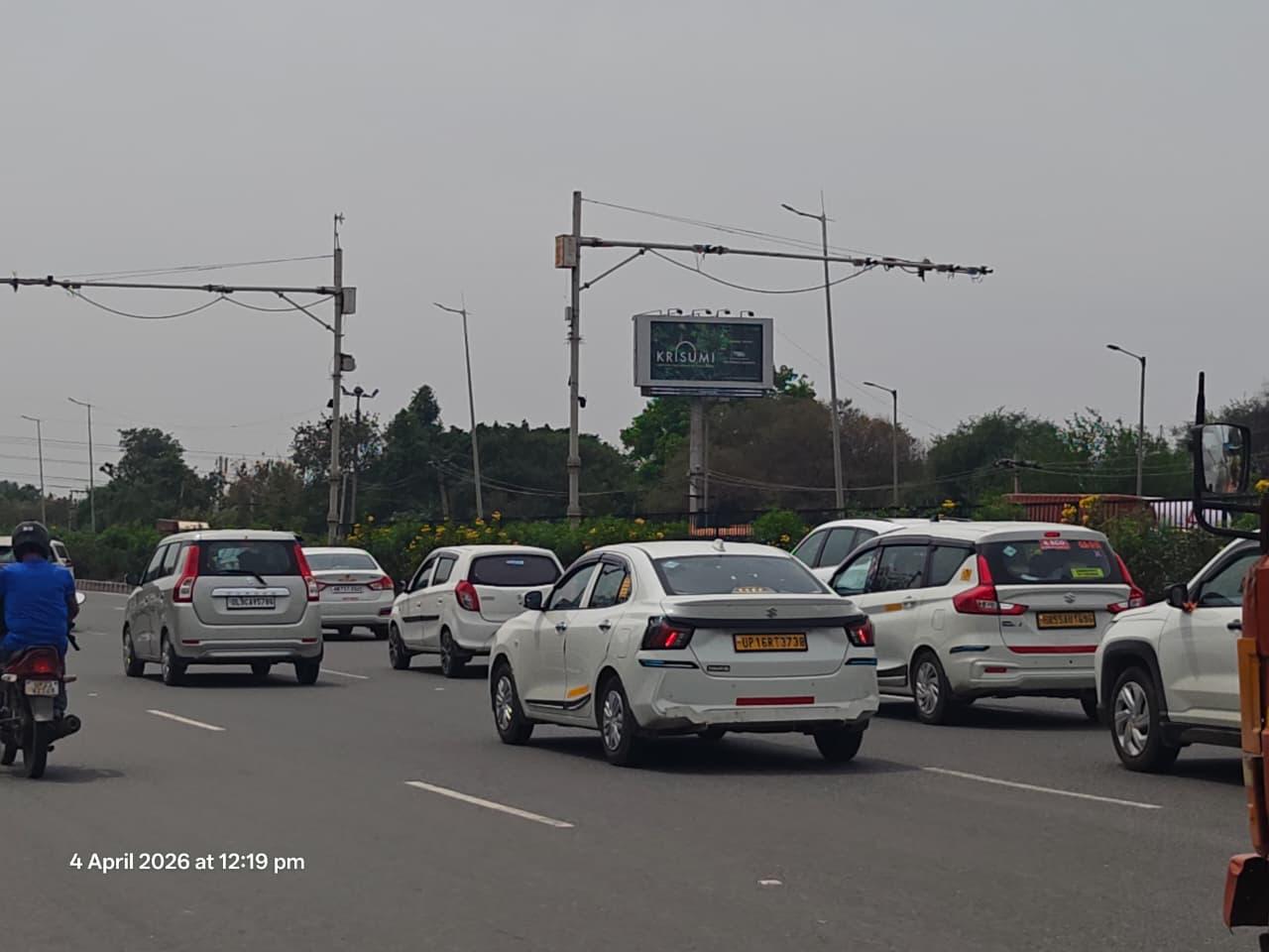 Unipole at Umrao Hotel, Airport/dhaula Kuan/yashobhoomi towards Gurgaon Toll, Gurugram - Position 1 photo 1