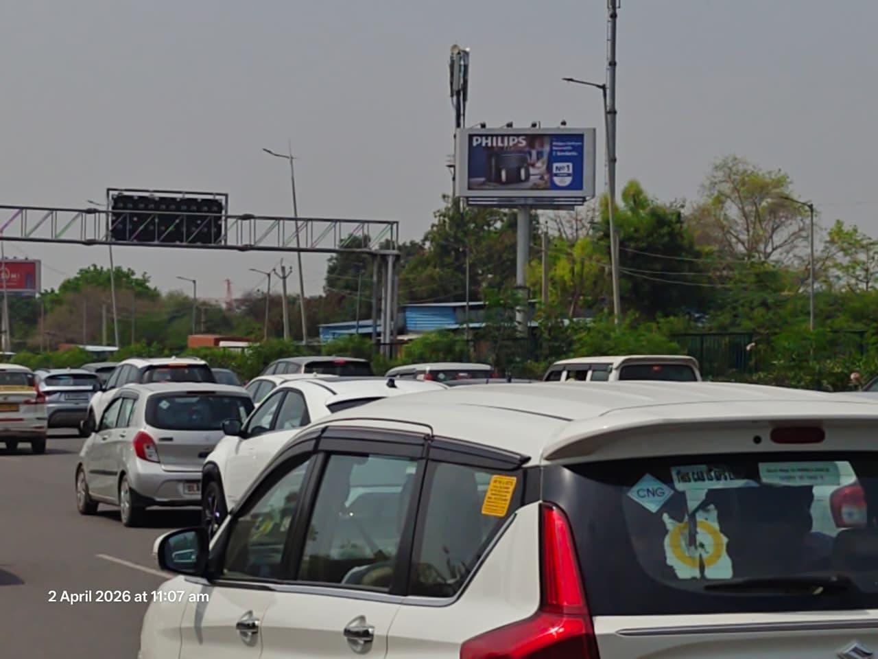 Unipole at Umrao Hotel, Airport/dhaula Kuan/yashobhoomi towards Gurgaon Toll, Gurugram - Position 2 photo 1