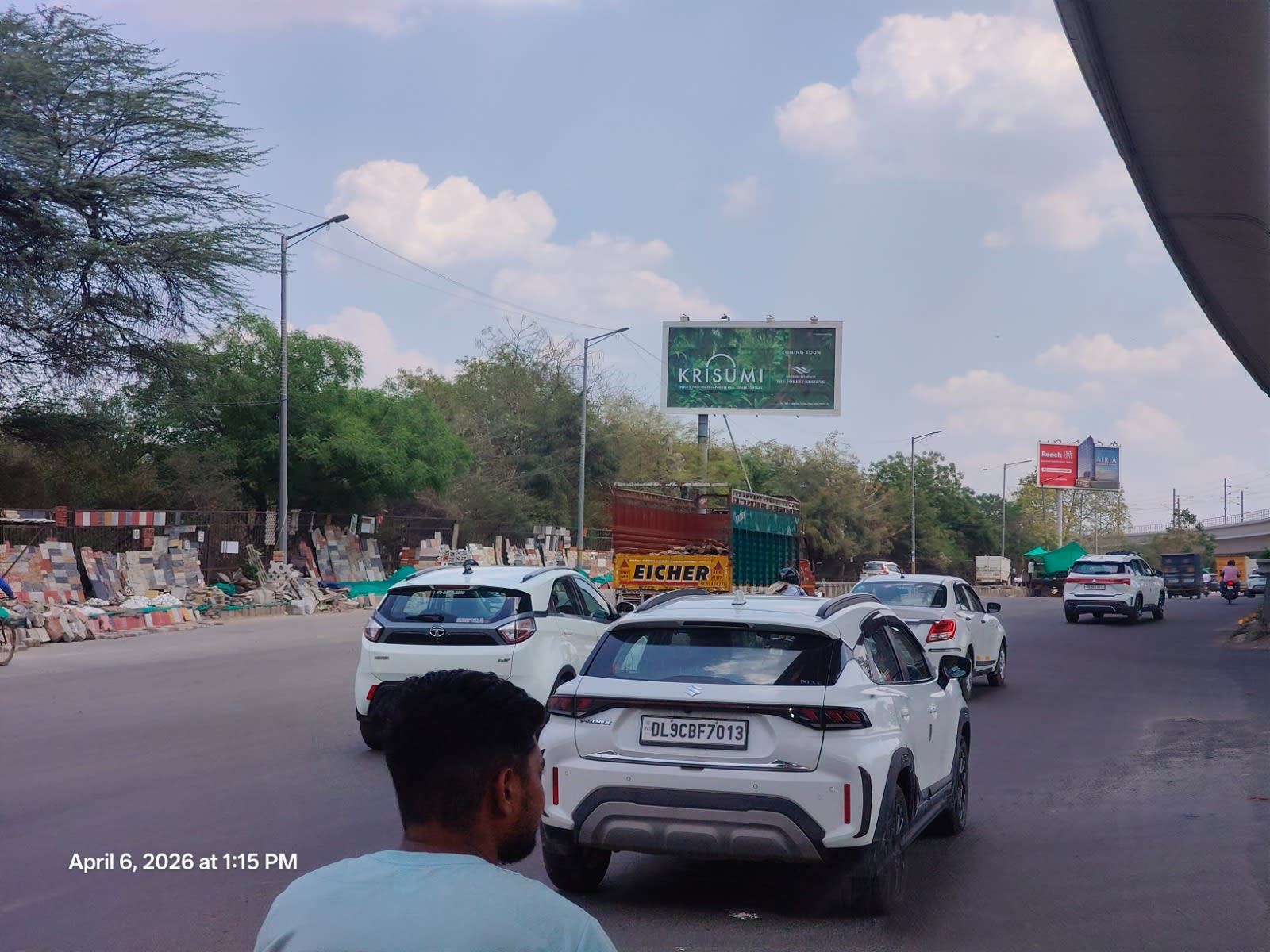Unipole at Mg Road Le Meridian Hotel, near Indigo, Mg Road Gurugram towards Delhi, Gurugram - Position 1 photo 1