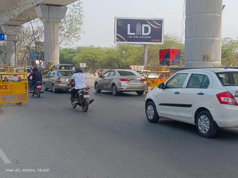 Unipole at Le Meridien Hotel, Mg Road Gurgaon towards Delhi, Gurugram photo 1