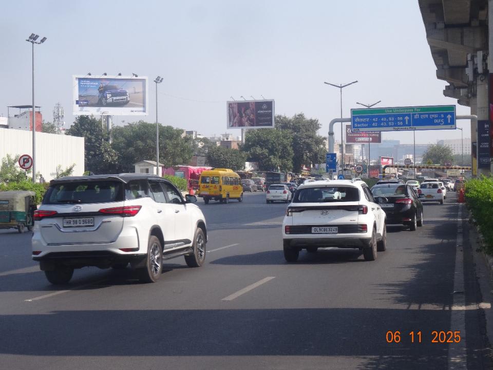 Unipole at Building 5 Parking Exit Unipole-1, Cyber City towards Mg Road, Gurugram photo 1