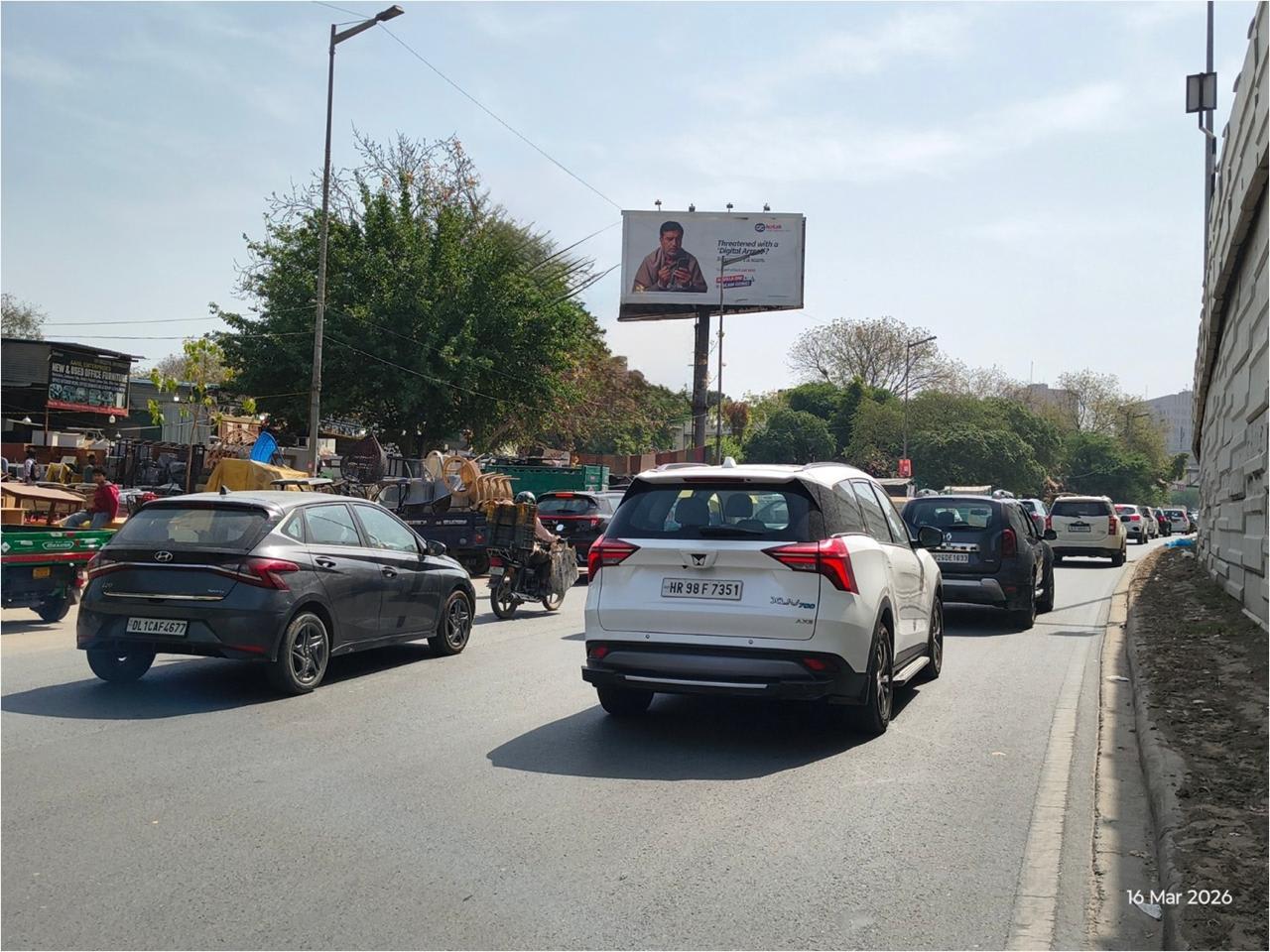 Unipole at DLF City Court, Mg Road towards Cyber City, Gurugram - Position 1 photo 1