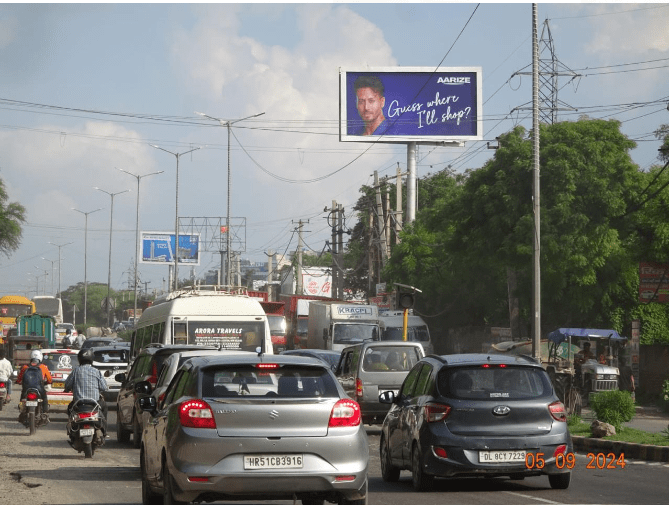 Unipole at Paras Quartier, Gurgaon towards Faridabad Toll, Gurugram photo 1