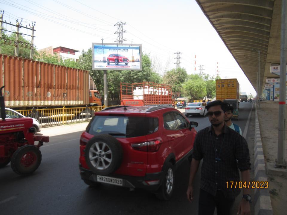 Unipole at Sohna Road, Badshah Pur towards Subhass Chowk/rajeev Chowk, Gurugram photo 1