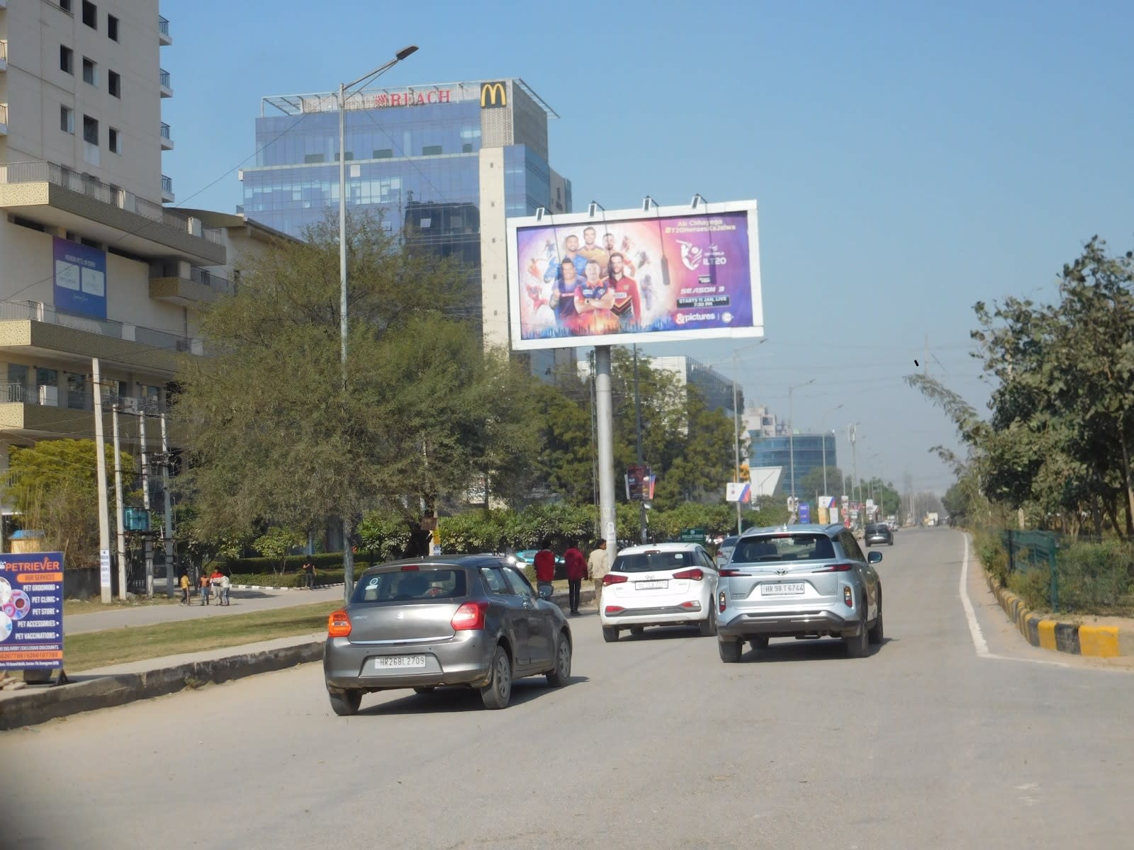 Unipole at 3 Roads Reach Mall, Bptp towards Tulip Chowk, Gurugram photo 1