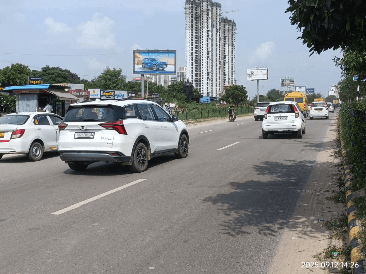 Unipole at Sector 65, Outside Ireo Skyon to Mahindra Luminare/ Golf Course Road, Gurugram photo 1