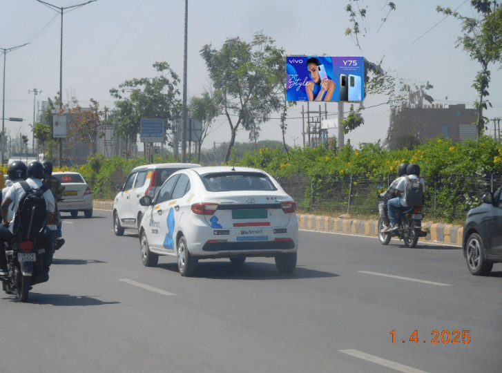 Unipole at Sector 58 - Golf Course Extension Road - Grand Hyatt, Grand Hyatt towards Paras Trinity Red Light, Gurugram photo 1