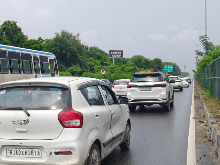 Unipole at 32 Milestone Before Google Office, Rajeev Chowk towards Ambience Mall, Gurugram - Position 1 photo 1