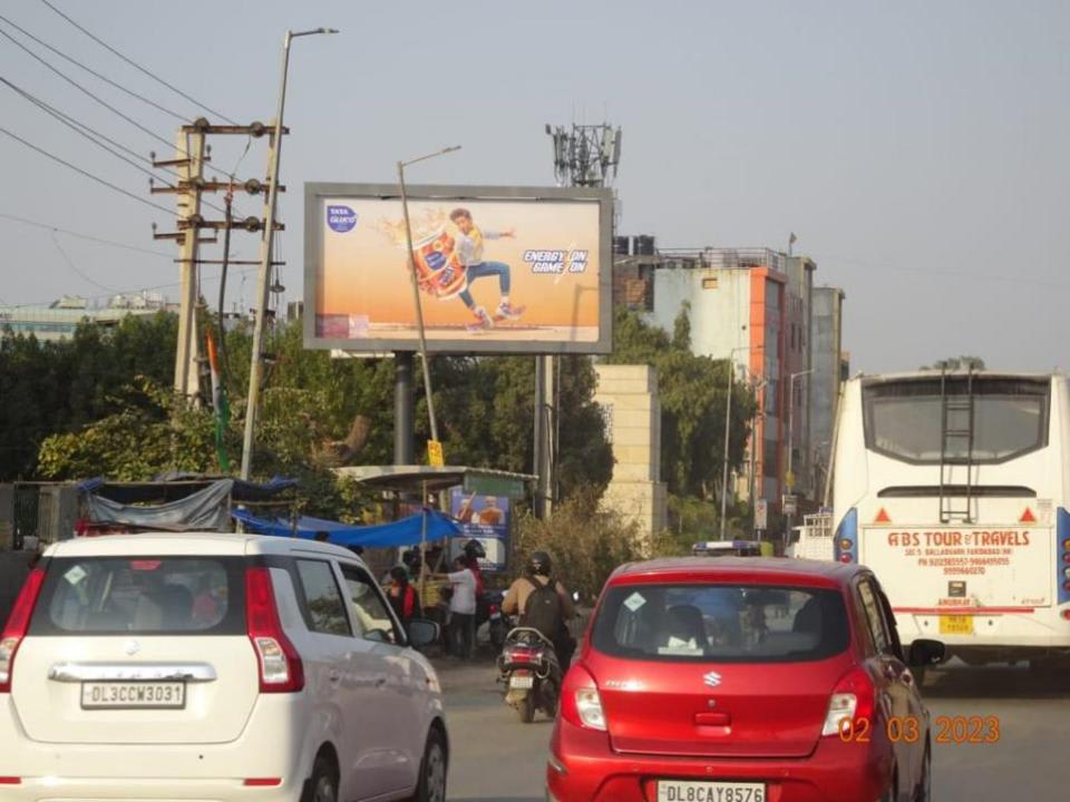 Unipole at Palam Vihar Crossing Sector 22-23 Maruti Factory, Sector 14 towards Udyog Vihar, Gurugram photo 1