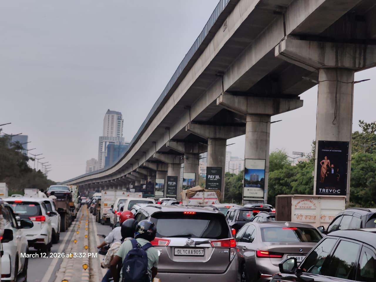 Metro Pillar at Golf Course Road - Tapasya 1 Shoppers Stop, Metro Pillars 185-196, Cyber City/DLF One Horizon Center towards AIT Chowk/ Golf Course Extension Road, Gurugram photo 1