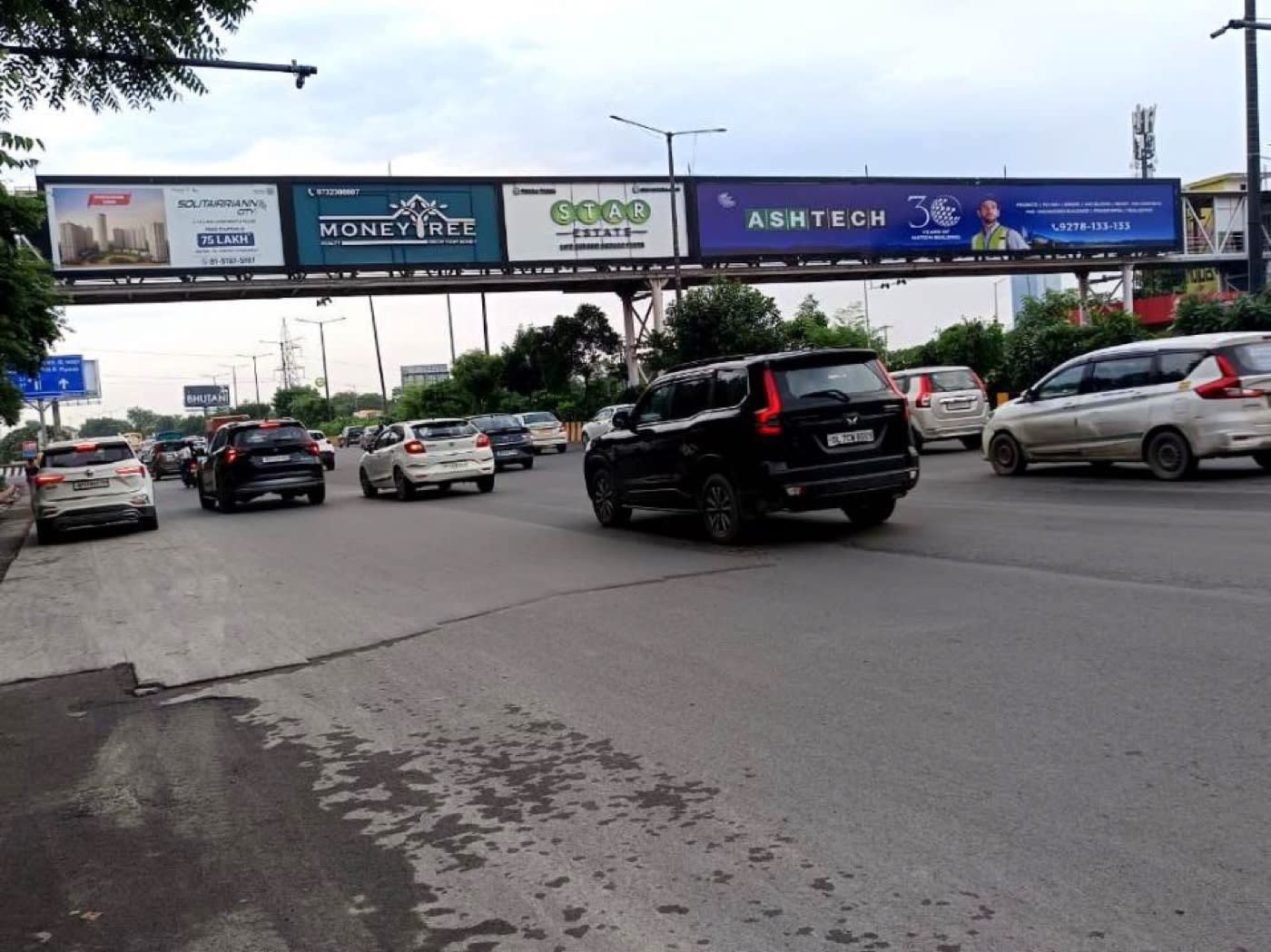 Foot Overbridge at Mahamaya, Greater Noida to Noida, Noida - Position 1 photo 1