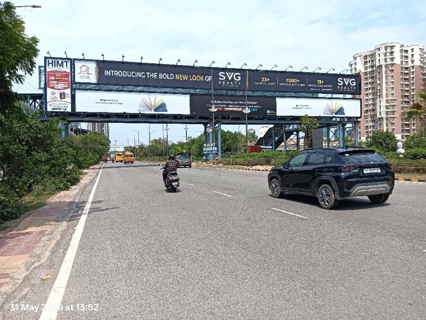 Foot Overbridge at Pari Chowk Expressway - Noida-Greater Noida Expressway towards Pari Chowk, Noida-Greater Noida Expressway towards Pari Chowk, Greater Noida - Position 2 photo 1