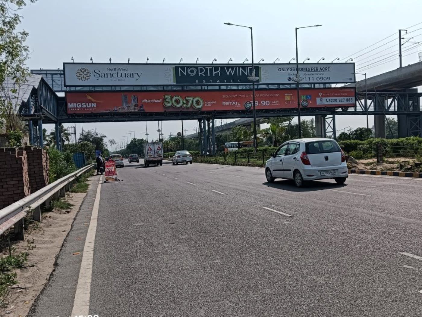Foot Overbridge at Pari Chowk Expressway - Pari Chowk towards Noida-Greater Noida Expressway, Pari Chowk towards Noida-Greater Noida Expressway, Greater Noida photo 1
