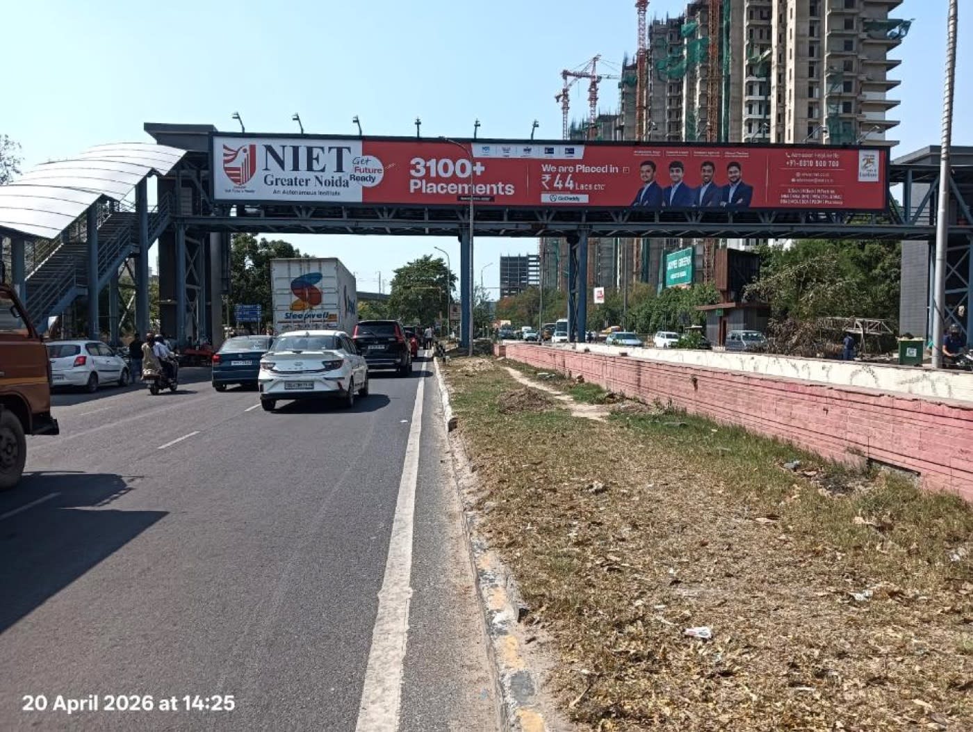 Foot Overbridge at Pari Chowk Roundabout, Radisson to Pari Chowk, Greater Noida photo 1
