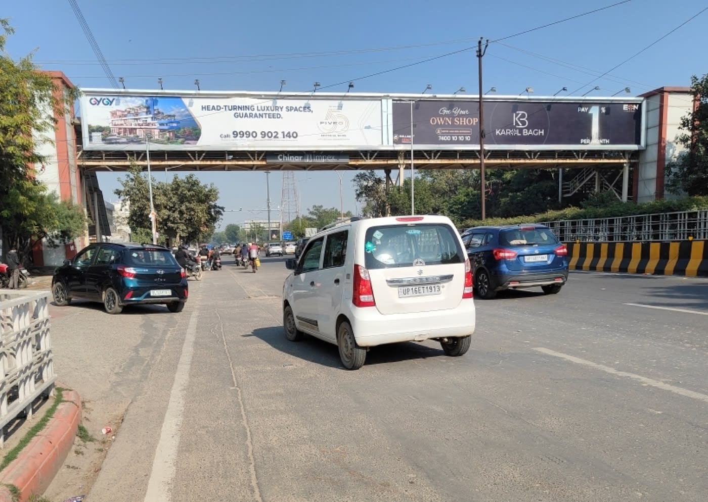 Foot Overbridge at Rajnigandha, Delhi to Noida, Noida photo 1