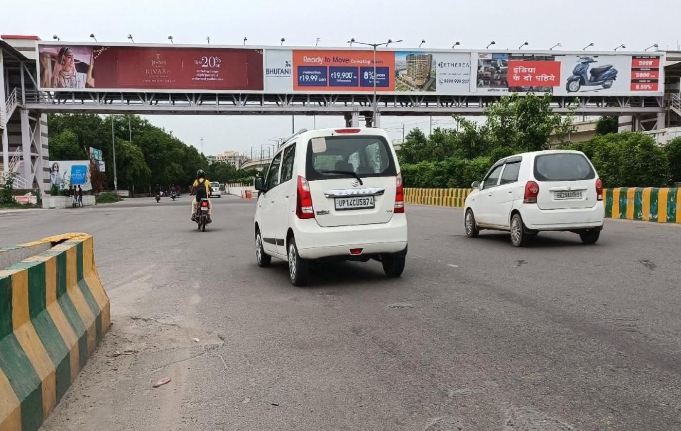 Foot Overbridge at Sector 71 MMR Project - Sector 76 to 60 U Flex, Sector 76 to 60 U Flex, Noida photo 1