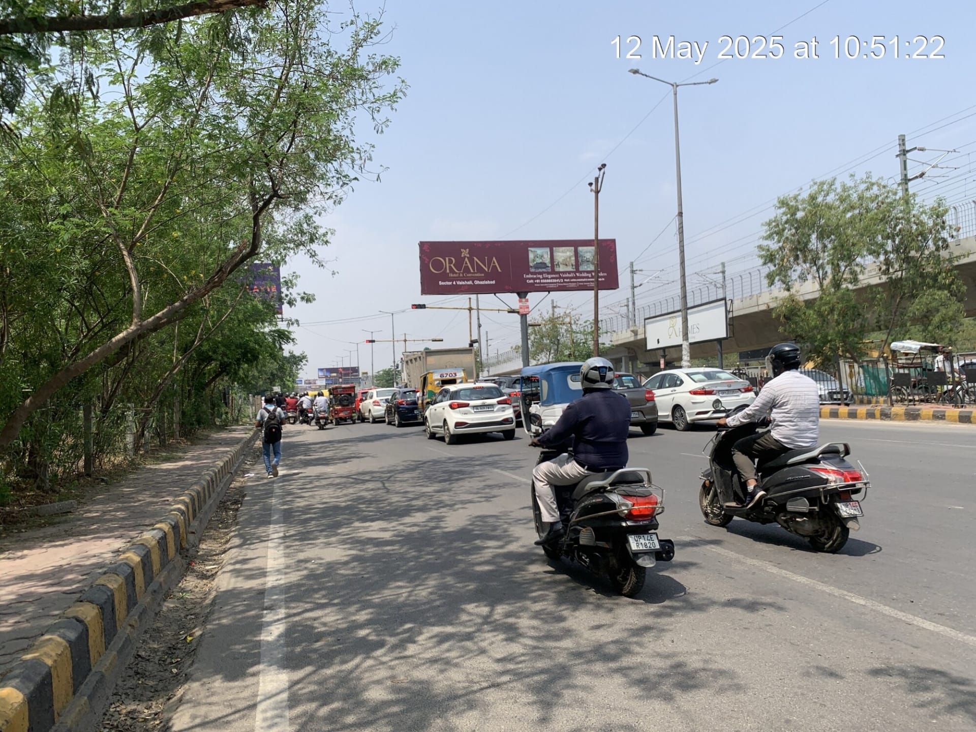 Unipole at Vaishali Sector 4 Red Light, Mohan Nagar To UP Gate, Ghaziabad - Position 2 photo 1