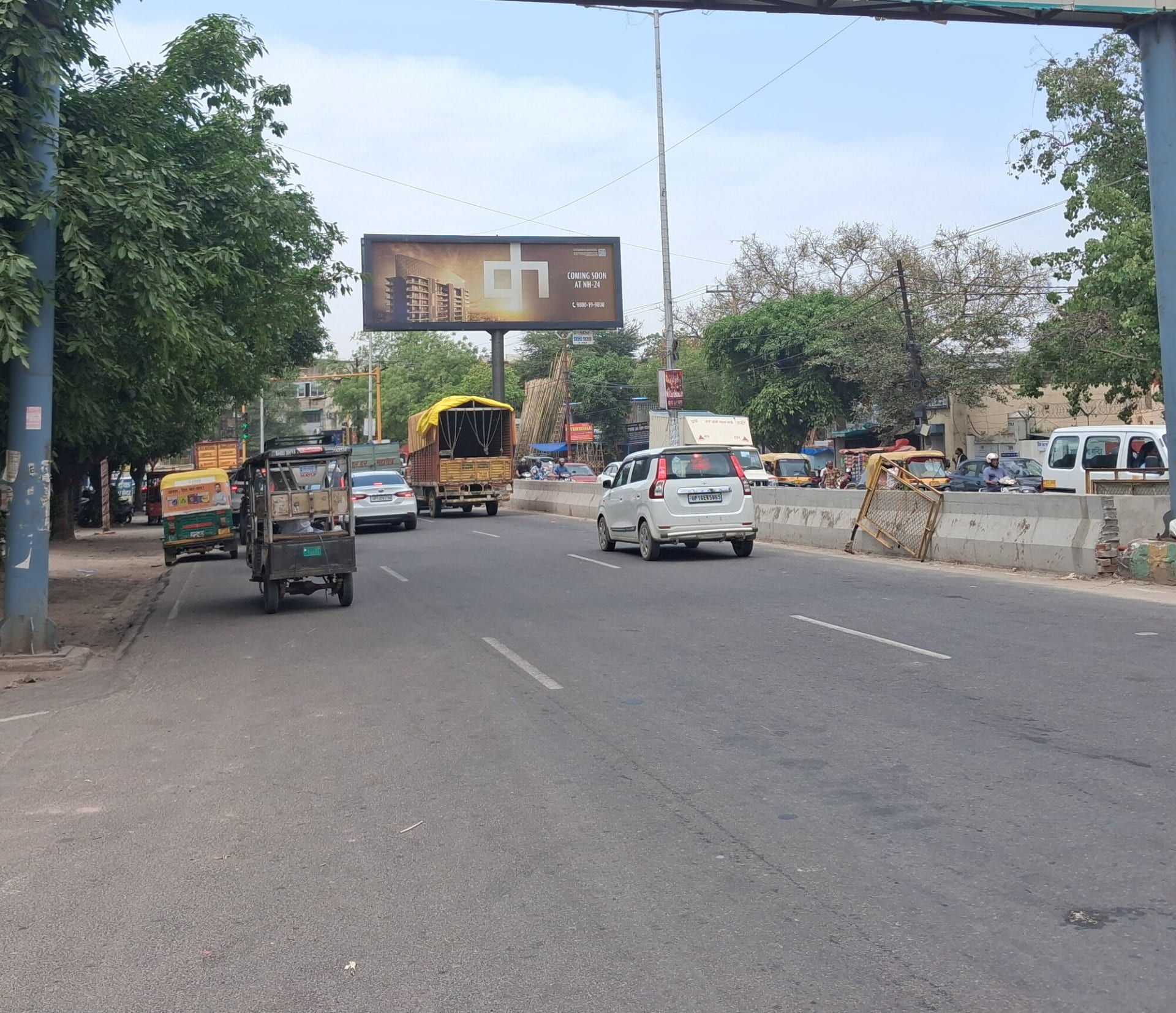 Unipole at Navyug Market Cut, Thakurdwara To Hapur Chungi, Ghaziabad photo 1